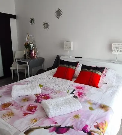 Le Pavachon Entree Independante Piscine Familiale Chauffee, 4 Min Du Puy Du Fou Rum i privatbostad *