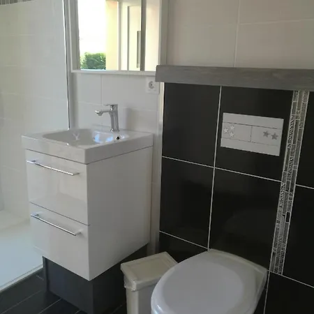 Homestay Le Pavachon Entree Independante Piscine Familiale Chauffee, 4 Min Du Puy Du Fou