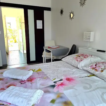 Rum i privatbostad Le Pavachon Entree Independante Piscine Familiale Chauffee, 4 Min Du Puy Du Fou