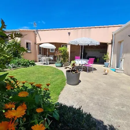 Le Pavachon Entree Independante Piscine Familiale Chauffee, 4 Min Du Puy Du Fou Homestay
