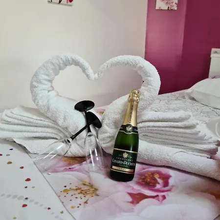 Le Pavachon Entree Independante Piscine Familiale Chauffee, 4 Min Du Puy Du Fou Les Épesses