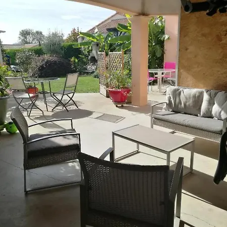 Rum i privatbostad Le Pavachon Entree Independante Piscine Familiale Chauffee, 4 Min Du Puy Du Fou *