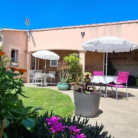 Rum i privatbostad Le Pavachon Entree Independante Piscine Familiale Chauffee, 4 Min Du Puy Du Fou Les Épesses