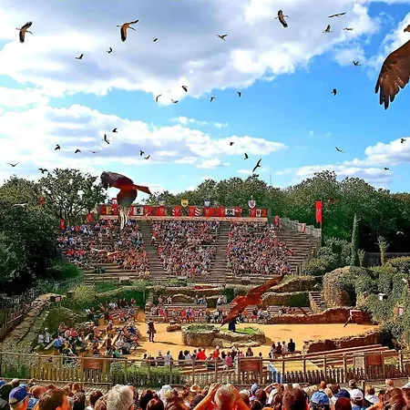 Séjour chez l'habitant Le Pavachon Entree Independante Piscine Familiale Chauffee, 4 Min Du Puy Du Fou *