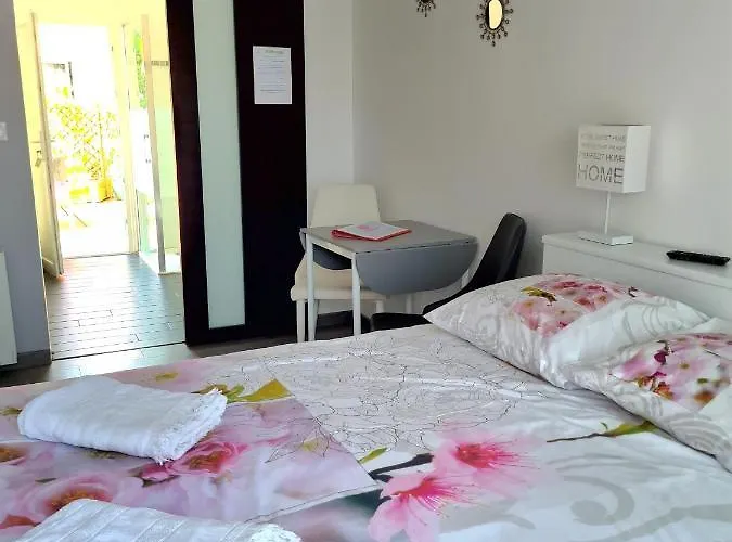 홈스테이 Le Pavachon Entree Independante Piscine Familiale Chauffee, 4 Min Du Puy Du Fou