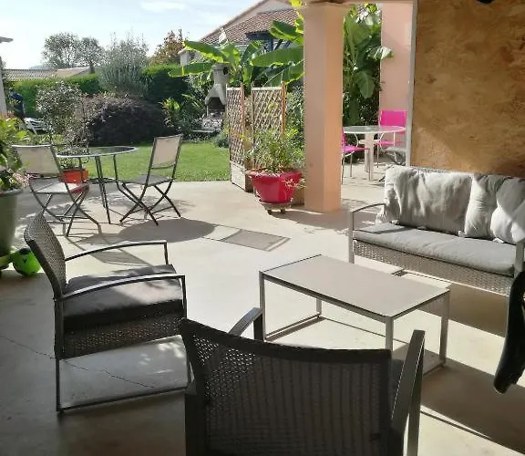 民宿 Le Pavachon Entree Independante Piscine Familiale Chauffee, 4 Min Du Puy Du Fou *