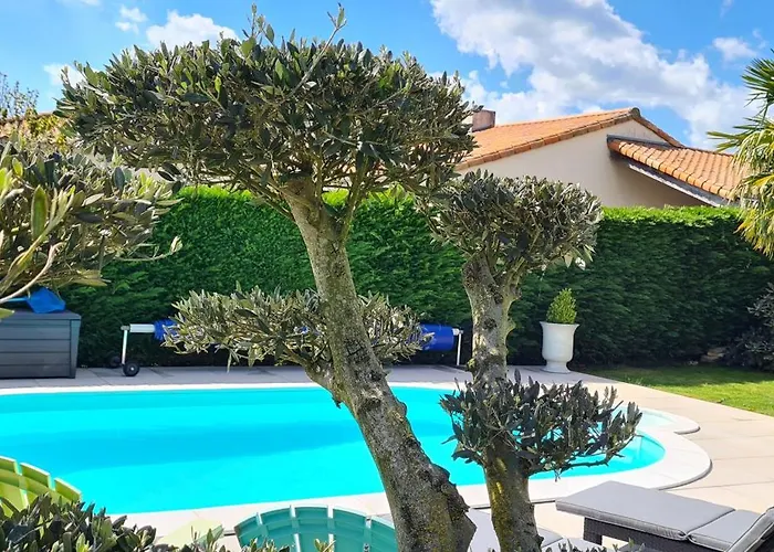 民宿 Le Pavachon Entree Independante Piscine Familiale Chauffee, 4 Min Du Puy Du Fou *